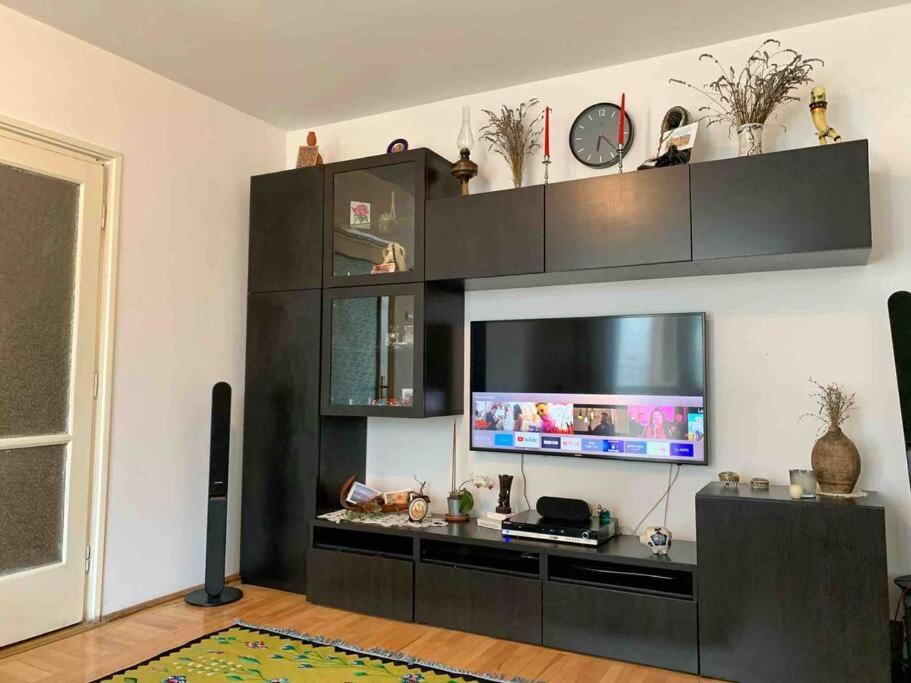 Central Apartment Muncii Area Netflix Bukarest Exterior foto