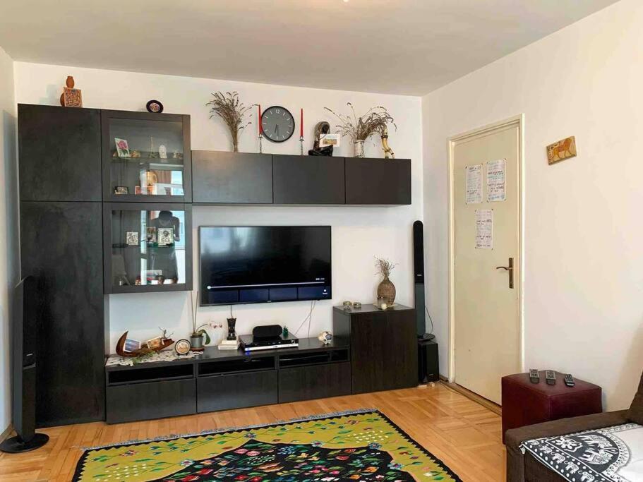 Central Apartment Muncii Area Netflix Bukarest Exterior foto